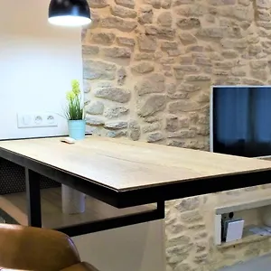 Appartement Le Petit - 15 M2 - Centre - Sorgue à 50 M, LʼIsle-sur-la-Sorgue